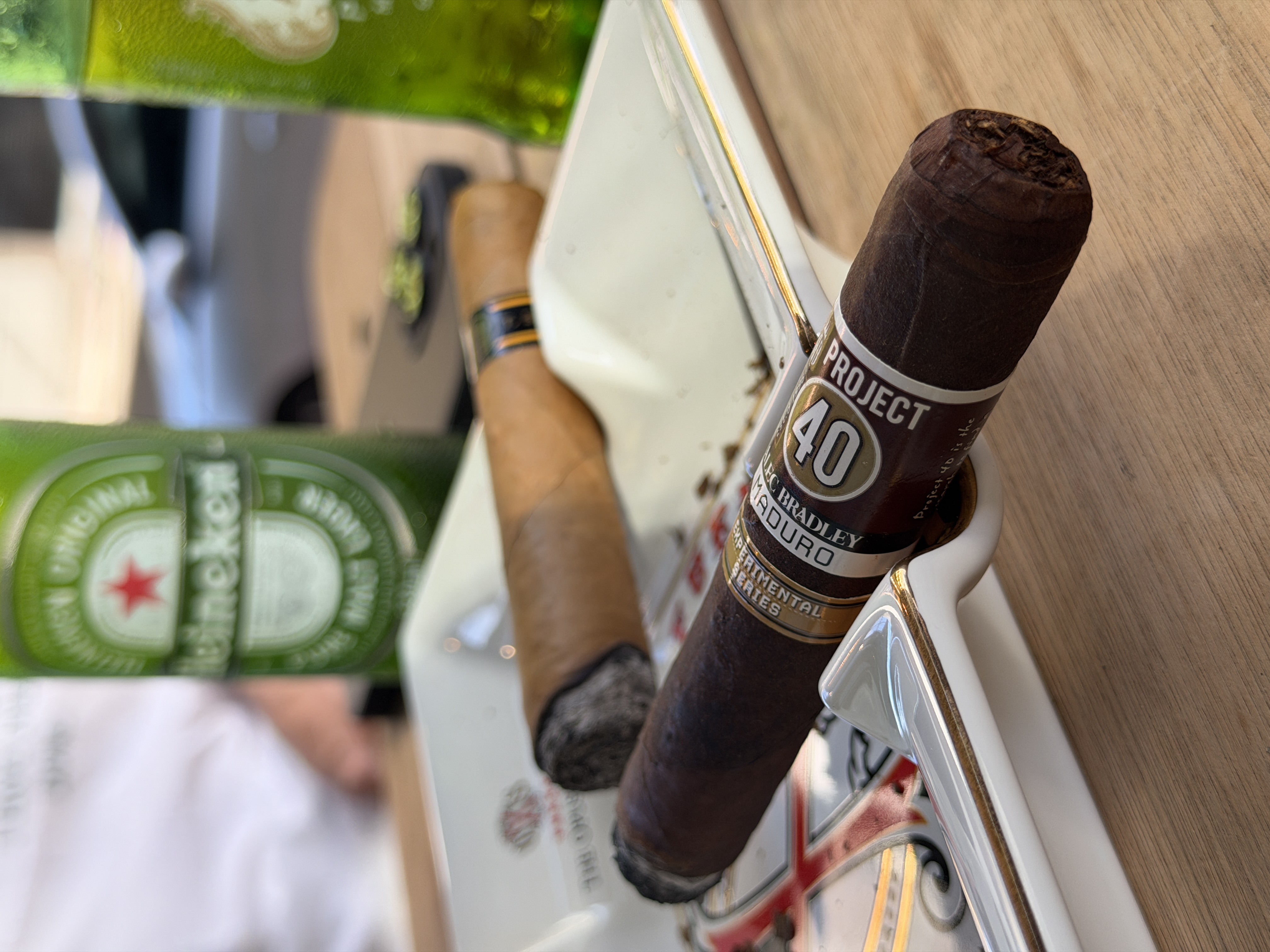 Charuto e café no Art Coffee Fire